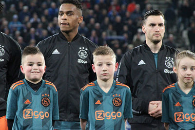 Kijk, daar is Timber! Hij mocht voor het eerst meedoen. © Ajax Kids Club