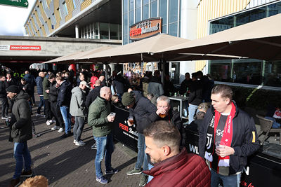 Zon, bier en Ajax. Dikke prima! © De Brouwer