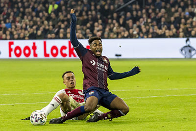 AMSTERDAM - 06-12-2019, Johan Cruijff Arena Dutch football, Eredivisie season 2019-2020. 

Ajax player Sergino Dest, Willem II player Che Nunnely, penalty during the match Ajax - Willem II.