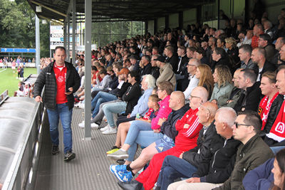 Veel mooie shirtjes, zo ook van deze meneer. © SV Ajax