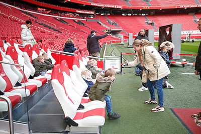 De dug-out van Ajax. Eens zien hoe dat zit! © De Brouwer