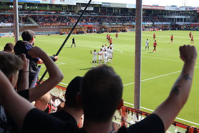 De goal van Akpom wordt goed aangenomen. © De Brouwer