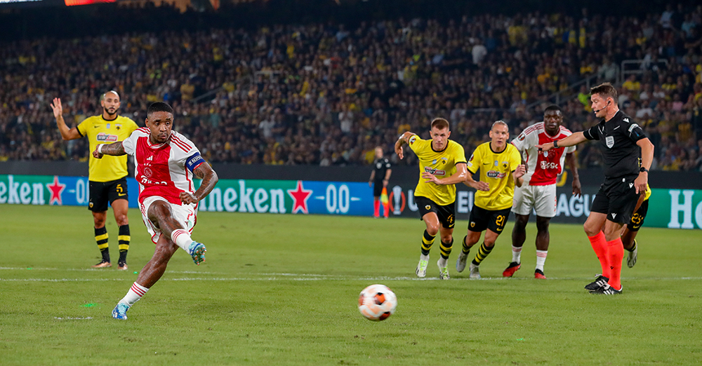 Ajax Pakt Ondanks Hectische Slotfase Punt Tegen AEK En Dit Valt Op