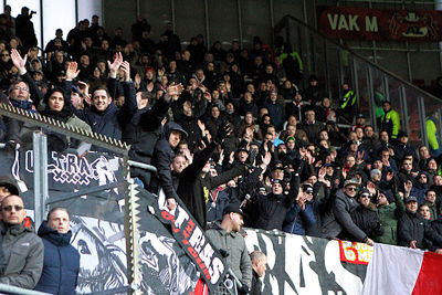 We blijven zingen, in de hoop dat het Ajax door de slotfase heen sleept...