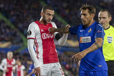 Ziyech is het gezuig al snel zat en haalt verhaal. © Pro Shots