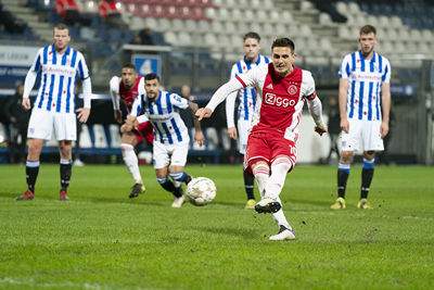 Tadic vuurt onhoudbaar raak vanaf een dit keer niet gesloopte penaltystip. © Pro Shots