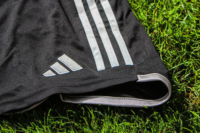 En aan de andere kant het Adidaslogo. © Ajax Life