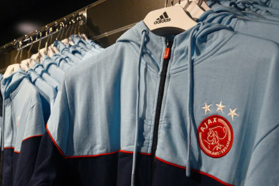 We kwamen ook nog niet Adidas-kleding tegen. © Ajax Life