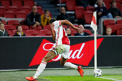 Vanaf de 44ste minuut moet Ajax weer dubbel strijden voor iedere centimeter. © De Brouwer