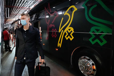 Ajax stak een subtiel middelvingertje op richting Uefa met deze fraaie bus. © AFC Ajax