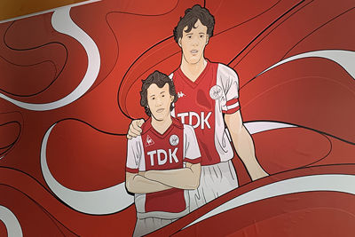 Van Basten zien we ook terug op de mural. © SV Ajax