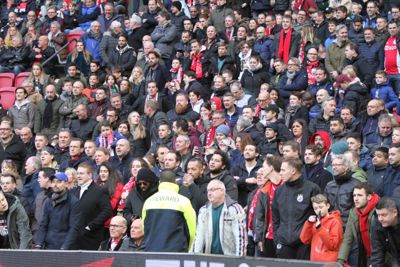 Het is mooi hoe men in vak 123/124 telkens collectief opveert bij een hoekschop. © Ajax Life