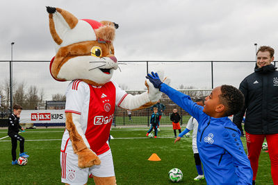 En deelt natuurlijk de nodige high-fives uit. © Pro Shots