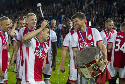 Trommelen met Tadic voor een uitzinnig uitvak. Prachtig! © Ajax Images