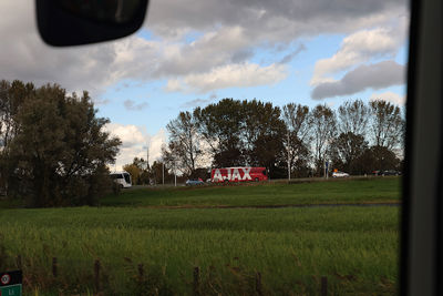 We gaan allemaal weer naar huis. Ook zij. © De Brouwer