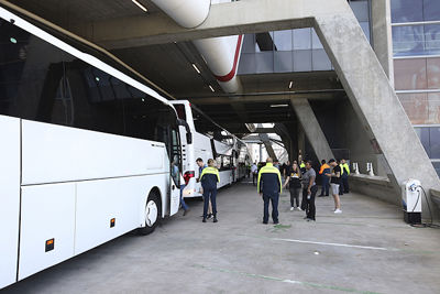 Zonder stress de bus in. Ook wel een keertje lekker. © De Brouwer