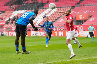 Brobbey kopt de voorzet van Koning Tadic in de touwen! © Pro Shots