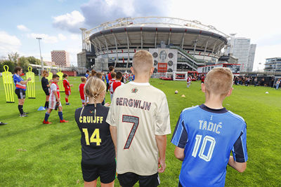 Een bonte verzameling aan Ajaxshirts. © Pro Shots