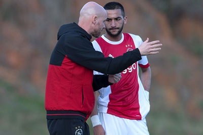 En belangrijke spelers die hij voor zich moest winnen. © AFC Ajax