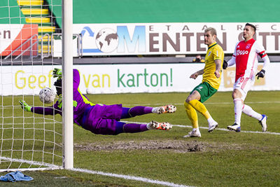 Ajax verprutst veel kansen voor rust en na rust is het direct kassa voor Fortuna... © Pro Shots