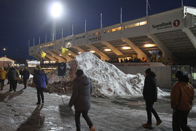 Ergens achter die sneeuwheuvel kunnen we naar binnen. © SV Ajax