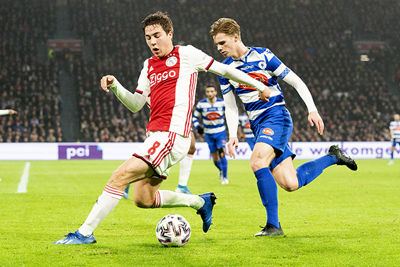 AMSTERDAM, 22-01-2020 JohanCruyff Arena , KNVB Beker,  Football season 2019 / 2020 . Ajax player Donny van de Beek  and SV Spakenburg player Youri Koelewijn during the match Ajax - Spakenburg