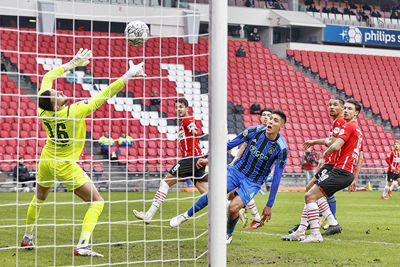 Álvarez doet aan latje trap. Helaas (nog) geen 0-1. © Pro Shots