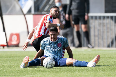 Over de grond haalt Álvarez trouwens ook heel wat ballen weg. © Pro Shots