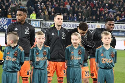 Niiiccccoooooo kijkt serieus, want er moet gewonnen worden! © Ajax Kids Club