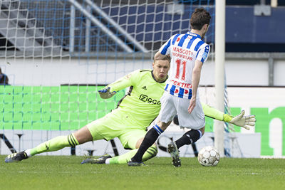 Hier zien we Scherpen voorkomen dat Heerenveen de score verdubbelt. © Pro Shots