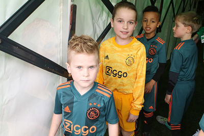 Deze stoere man staat vooraan, dus dan weet je het wel... © Ajax Kids Club