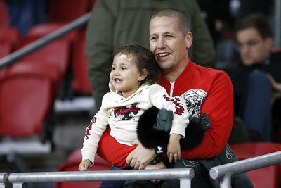 Samen naar Ajax is het allermooiste. © De Brouwer