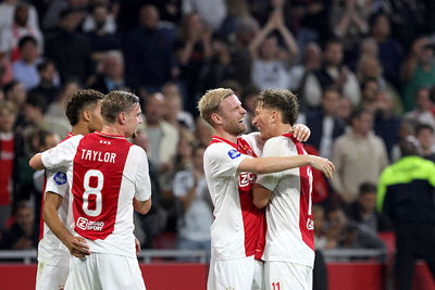 Het regent weer eens ouderwets doelpunten in de Johan Cruijff Arena. © De Brouwer