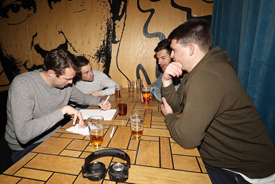 We mogen weer fijn pubquizzen bij Bar Hout! © Pro Shots