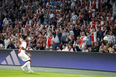 Een fijne wisselwerking tussen spelers en supporters.  © De Brouwer