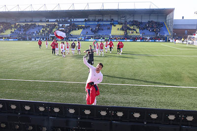 Tadic doneert graag zijn shirt. © De Brouwer