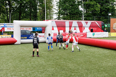 Voetballen en de échte spelersbus bekijken, leuk! © Pro Shots