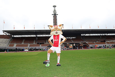 Lucky is neergestreken in het Olympisch Stadion. © De Brouwer