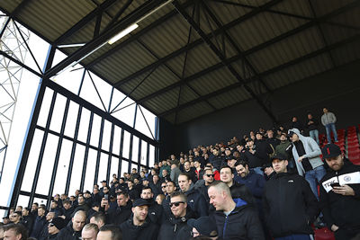 Vierhonderd Ajacieden hopen Ajax te zien winnen, maar dat zou anders lopen. © De Brouwer