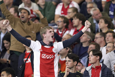 Ajax doet dingen met een mens, deel 2. © De Brouwer