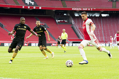 Tadic is dit keer onwijs in zijn element vanaf links. © Pro Shots