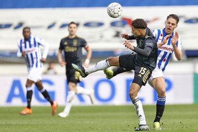 Rensch speelt voor de laatste linie. Het was vooral zoeken naar de juiste afstemming. © Pro Shots