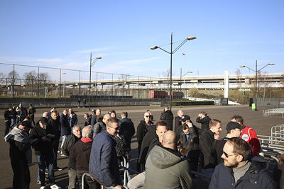 Het is bij vieren als Ajacieden zich melden voor de heenreis. © De Brouwer