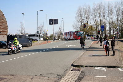 Daar rolt Ajax het terrein op! © De Brouwer