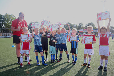 Iedereen naar huis met een Ajax Kids Tour-diploma op zak. © De Brouwer