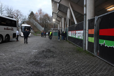 Zo, parkeren en naar binnen. © De Brouwer