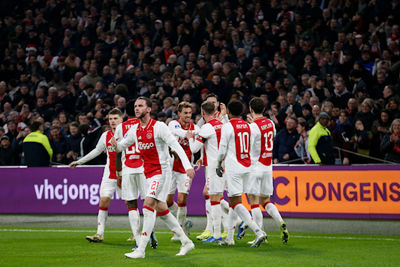 Een pover Ajax zorgt voor een schaars juichmoment. © De Brouwer