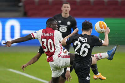 Zijn jonge vervanger brengt Tadic, Klaassen en Neres in stelling. © Pro Shots