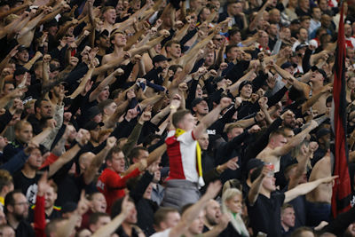 Ook op de tribunes staken de Ajacieden in uitstekende vorm. © De Brouwer