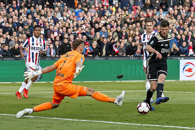 Bam, ook raak in de bekerfinale tegen Willem II. Lekkerrrrrr! © Pro Shots